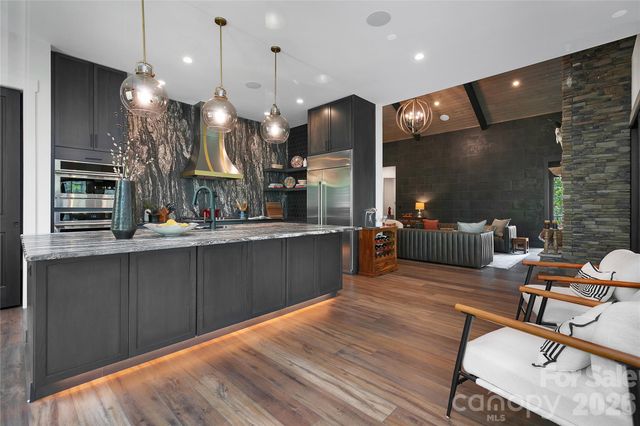 726 Ugugu Drive, Brevard, NC 28712