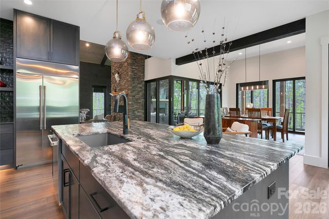 726 Ugugu Drive, Brevard, NC 28712