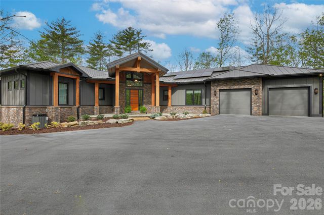 726 Ugugu Drive, Brevard, NC 28712