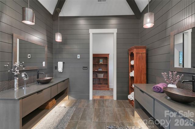 726 Ugugu Drive, Brevard, NC 28712