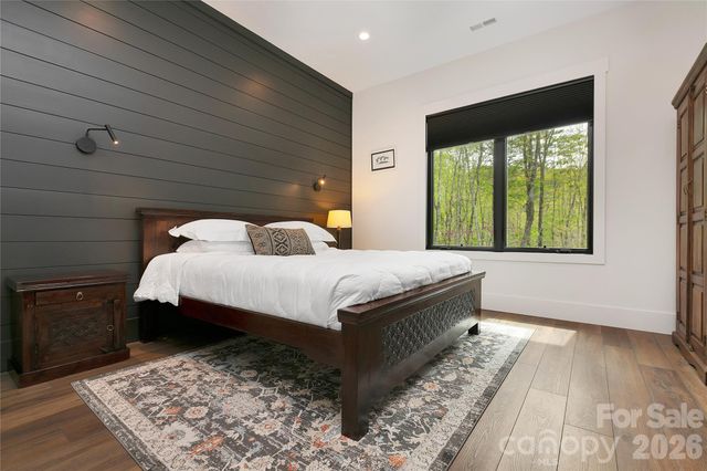 726 Ugugu Drive, Brevard, NC 28712