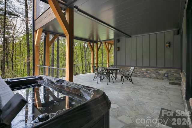 726 Ugugu Drive, Brevard, NC 28712