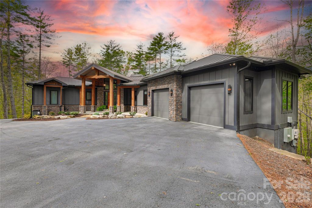 726 Ugugu Drive, Brevard, NC 28712
