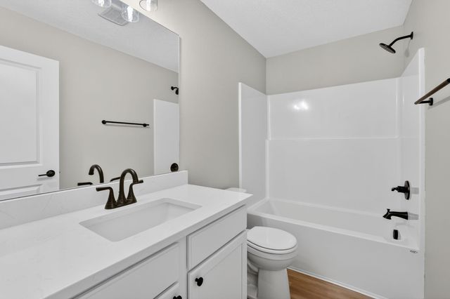 5420 153rd Street, Urbandale, IA 50323