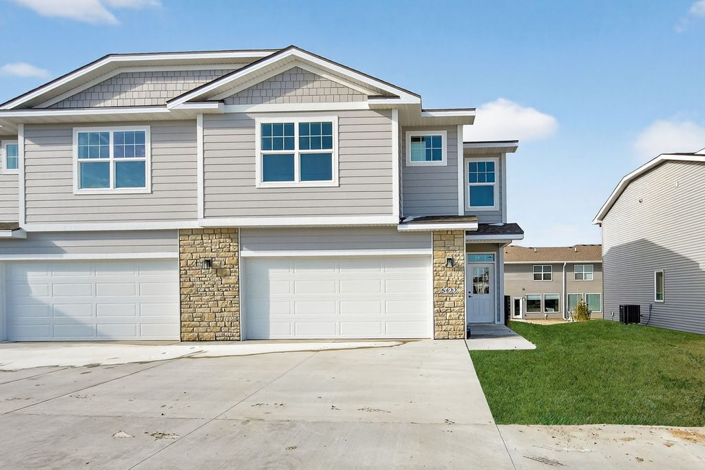 5420 153rd Street, Urbandale, IA 50323