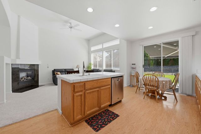 100 Castro Ct, Folsom, CA 95630