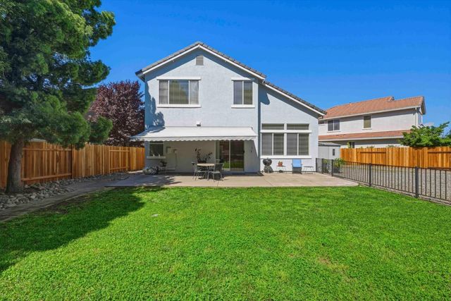 100 Castro Ct, Folsom, CA 95630
