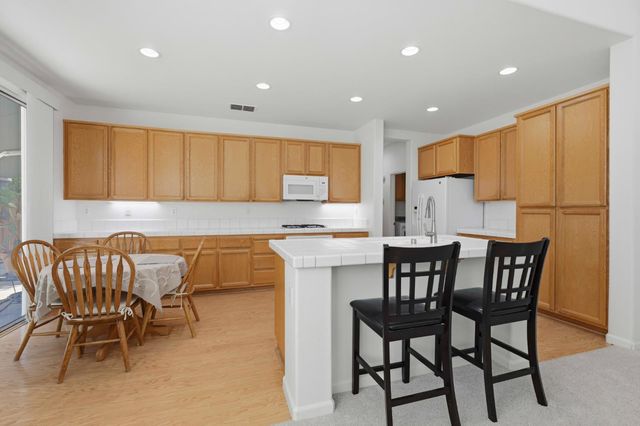 100 Castro Ct, Folsom, CA 95630