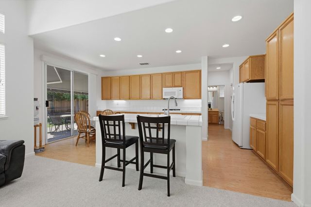 100 Castro Ct, Folsom, CA 95630