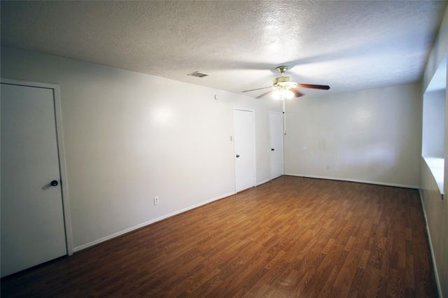 4105 Vista Road 1, Pasadena, TX 77504