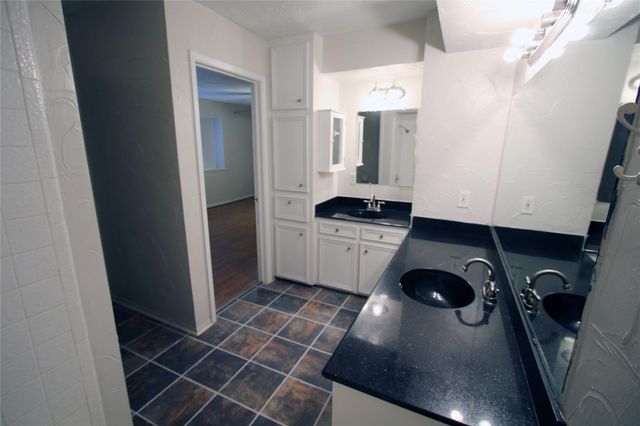 4105 Vista Road 1, Pasadena, TX 77504