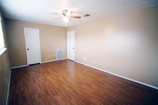 4105 Vista Road 1, Pasadena, TX 77504