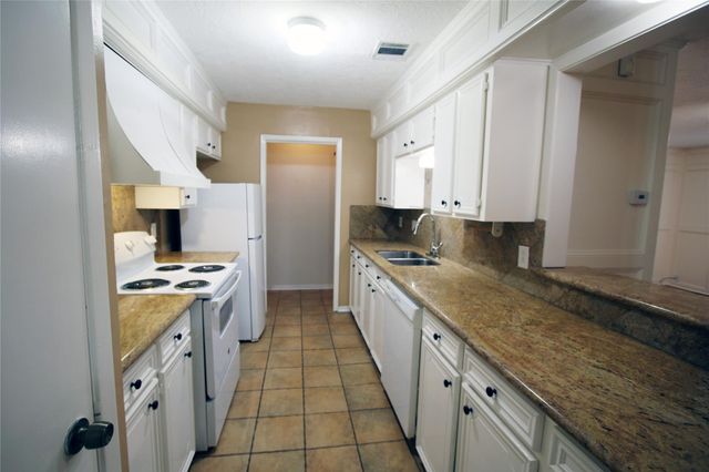 4105 Vista Road 1, Pasadena, TX 77504