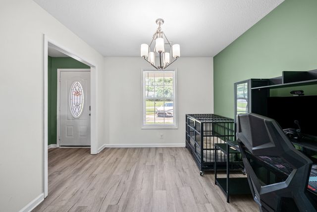 949 Hugh Hunter Rd, Oak Grove, KY 42262