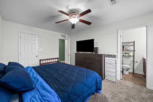 949 Hugh Hunter Rd, Oak Grove, KY 42262