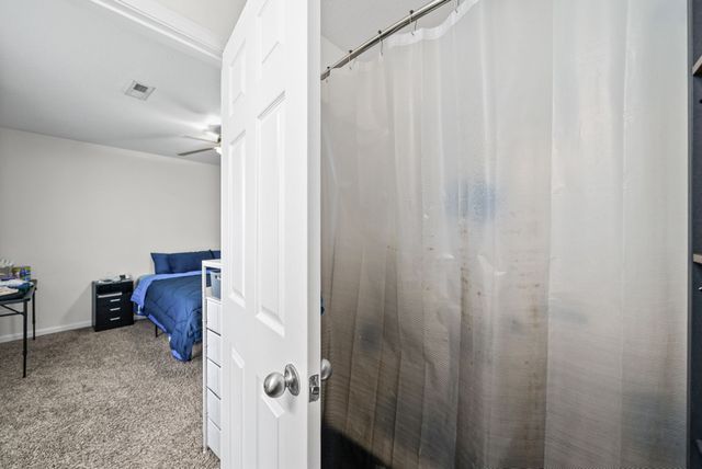 949 Hugh Hunter Rd, Oak Grove, KY 42262