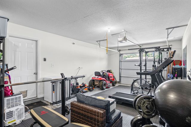 949 Hugh Hunter Rd, Oak Grove, KY 42262