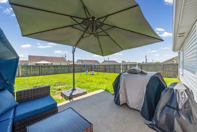 949 Hugh Hunter Rd, Oak Grove, KY 42262