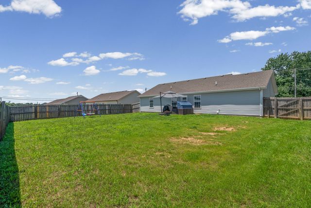 949 Hugh Hunter Rd, Oak Grove, KY 42262