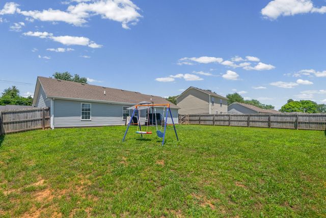949 Hugh Hunter Rd, Oak Grove, KY 42262