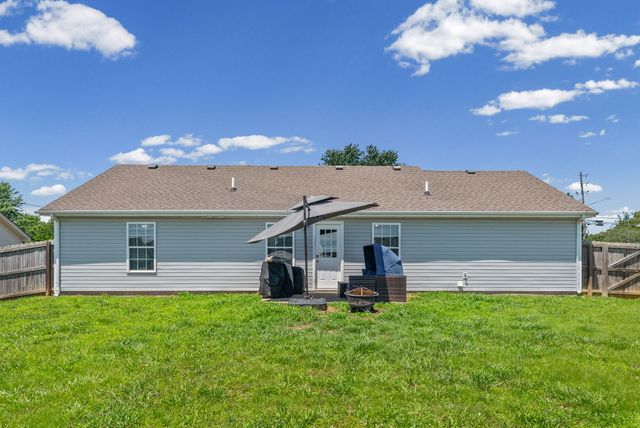 949 Hugh Hunter Rd, Oak Grove, KY 42262