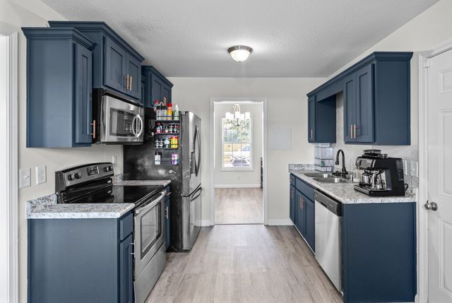 949 Hugh Hunter Rd, Oak Grove, KY 42262