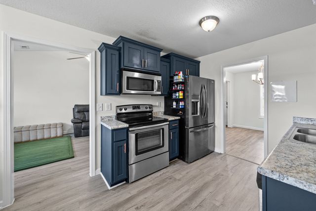 949 Hugh Hunter Rd, Oak Grove, KY 42262