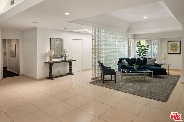 10853 Via Verona Street, Los Angeles, CA 90077