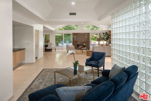 10853 Via Verona Street, Los Angeles, CA 90077