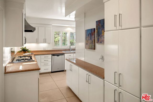 10853 Via Verona Street, Los Angeles, CA 90077