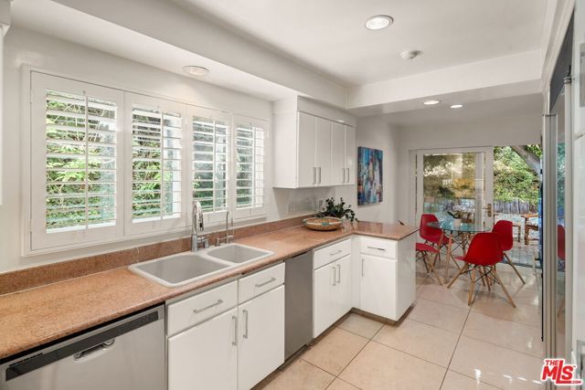 10853 Via Verona Street, Los Angeles, CA 90077