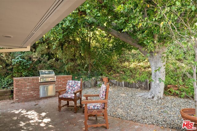 10853 Via Verona Street, Los Angeles, CA 90077