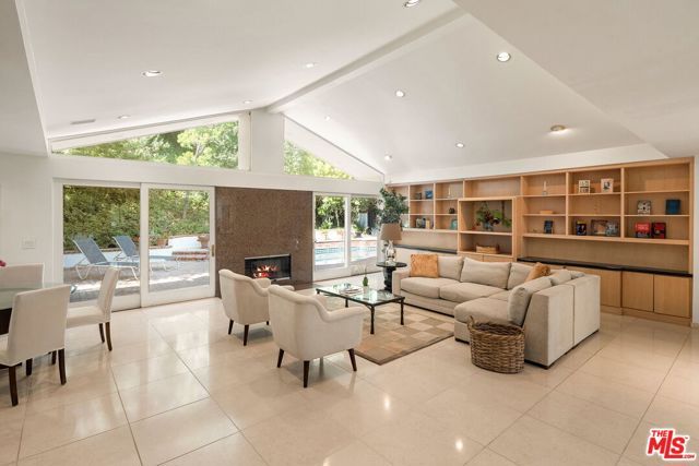 10853 Via Verona Street, Los Angeles, CA 90077