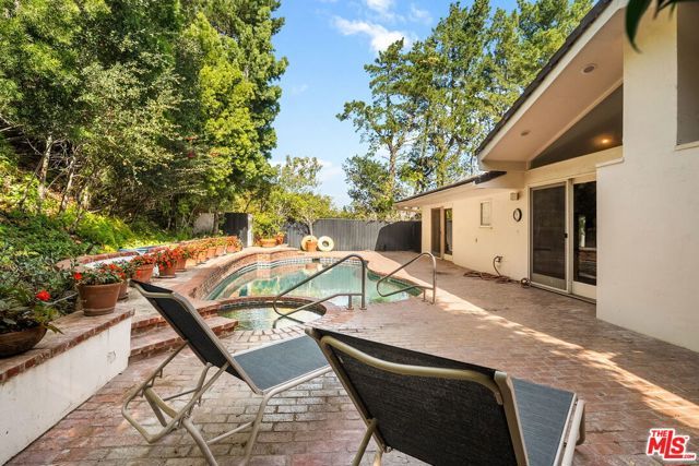 10853 Via Verona Street, Los Angeles, CA 90077