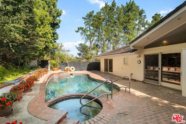 10853 Via Verona Street, Los Angeles, CA 90077