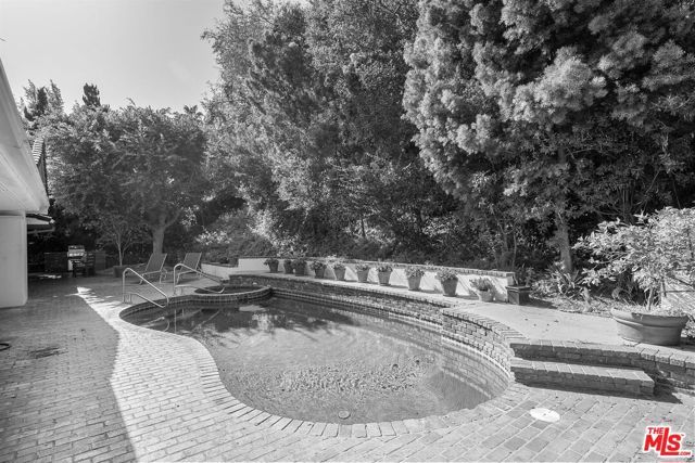 10853 Via Verona Street, Los Angeles, CA 90077