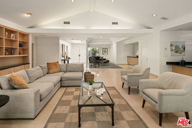 10853 Via Verona Street, Los Angeles, CA 90077