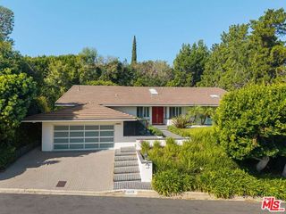 10853 Via Verona Street, Los Angeles, CA 90077