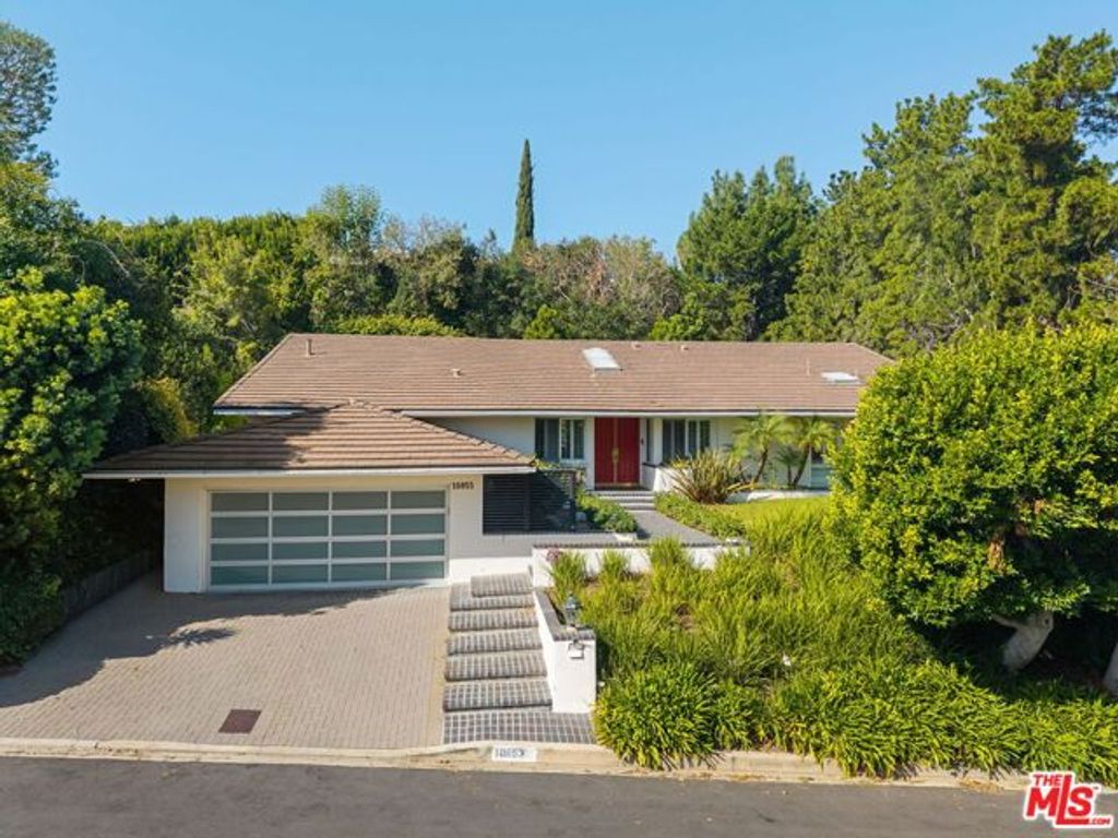 10853 Via Verona Street, Los Angeles, CA 90077