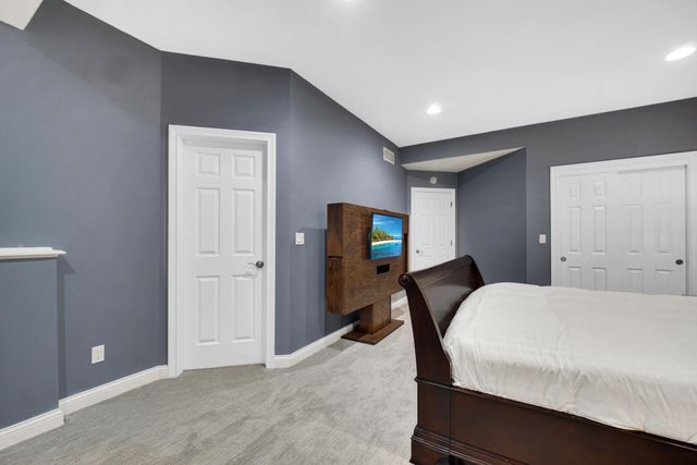 53 Braemar Drive, Valparaiso, IN 46385