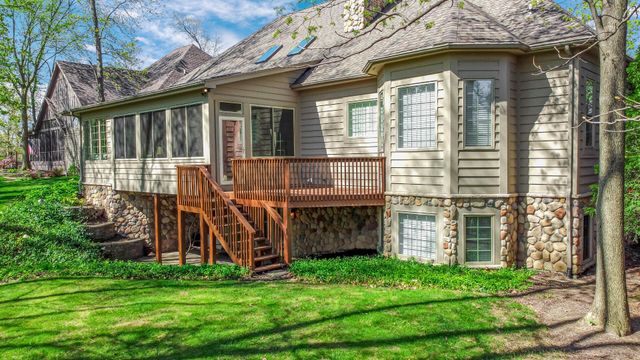 53 Braemar Drive, Valparaiso, IN 46385