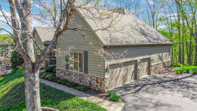53 Braemar Drive, Valparaiso, IN 46385