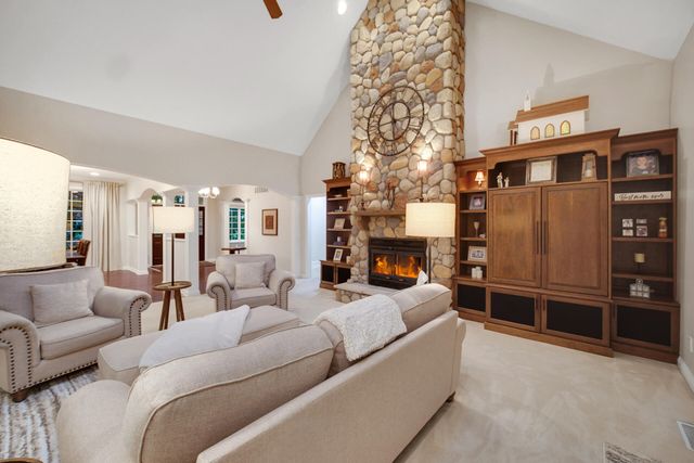53 Braemar Drive, Valparaiso, IN 46385