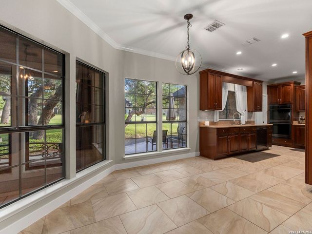 8638 CLASSIC OAKS LN, San Antonio, TX 78255