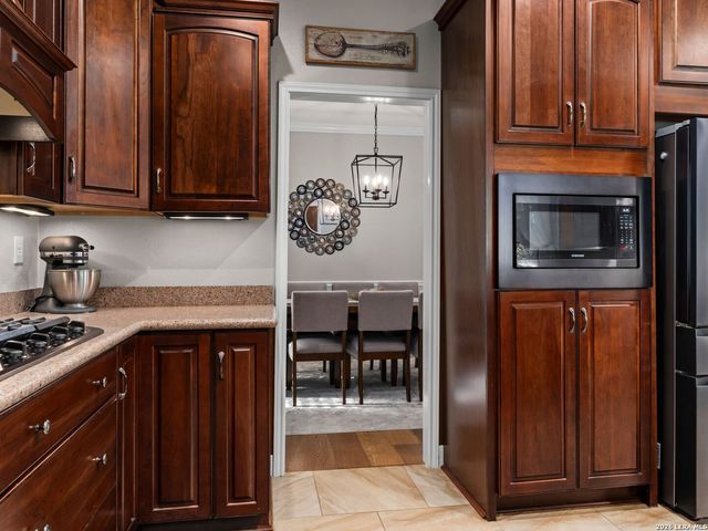 8638 CLASSIC OAKS LN, San Antonio, TX 78255