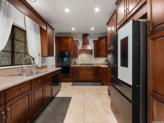 8638 CLASSIC OAKS LN, San Antonio, TX 78255