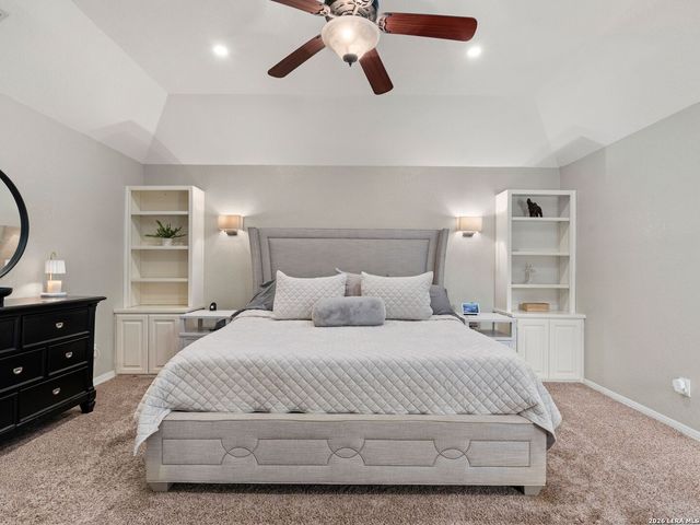 8638 CLASSIC OAKS LN, San Antonio, TX 78255
