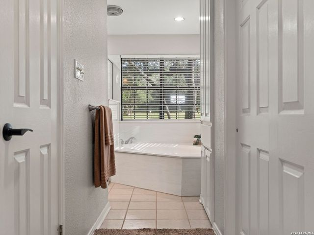 8638 CLASSIC OAKS LN, San Antonio, TX 78255
