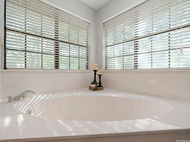 8638 CLASSIC OAKS LN, San Antonio, TX 78255