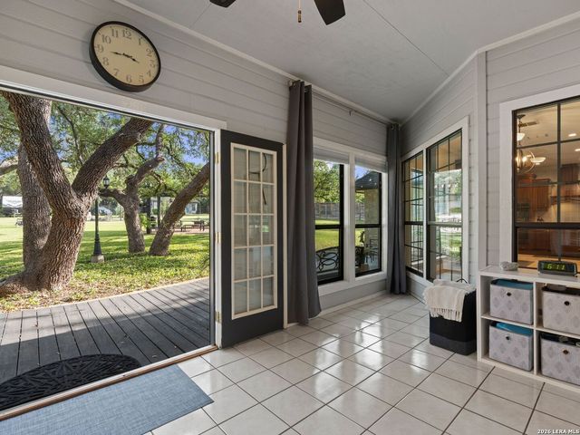8638 CLASSIC OAKS LN, San Antonio, TX 78255